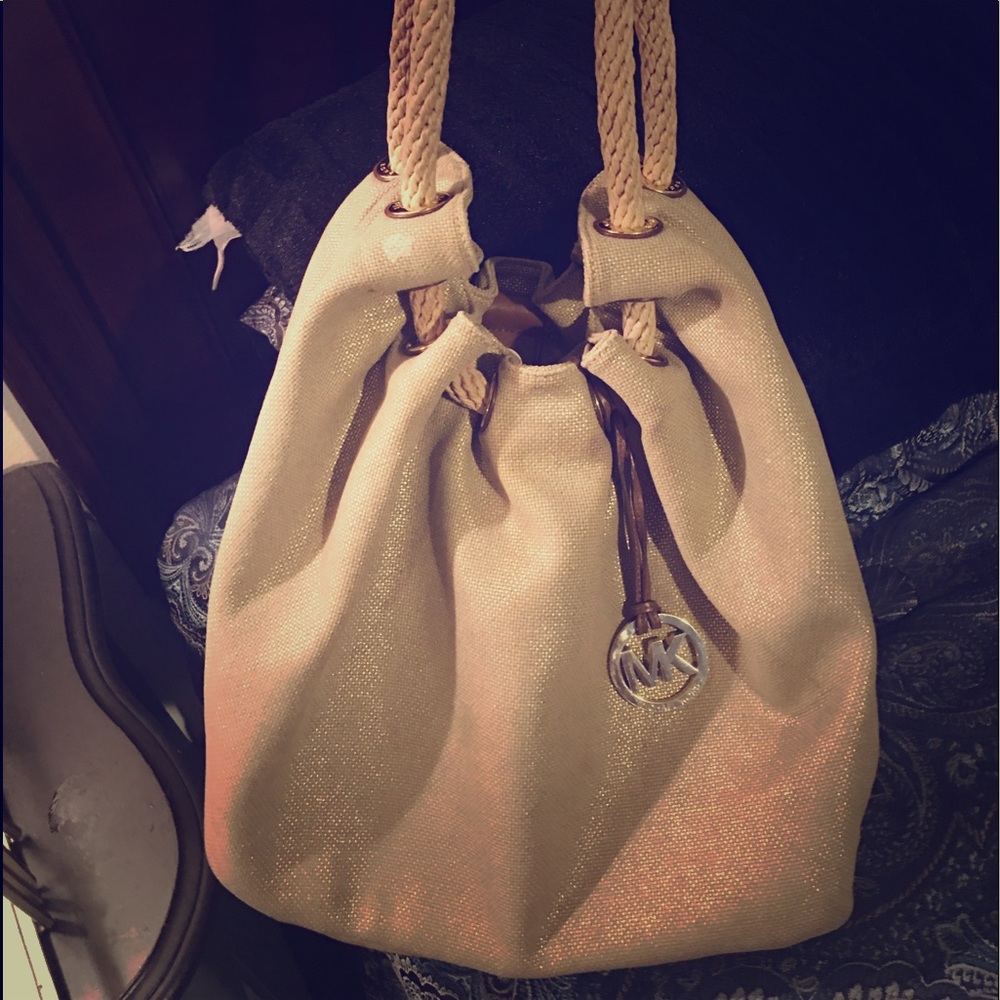 Large gold in great condition thick and sturdy
